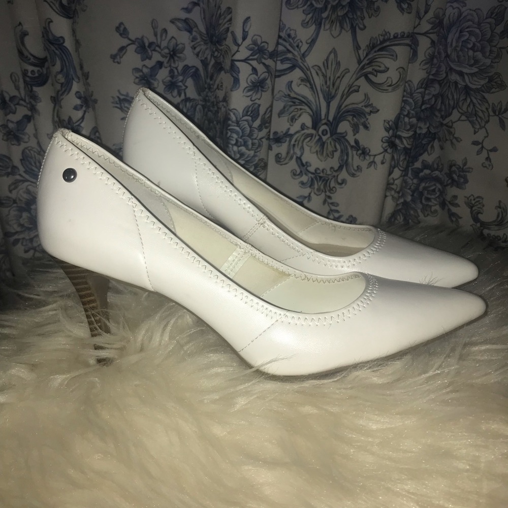Vera Wang size 9 High Heels 3” heel